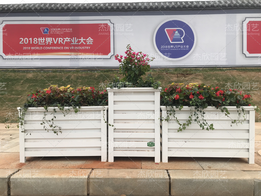 仿木花箱和木質(zhì)花箱有什么不同？